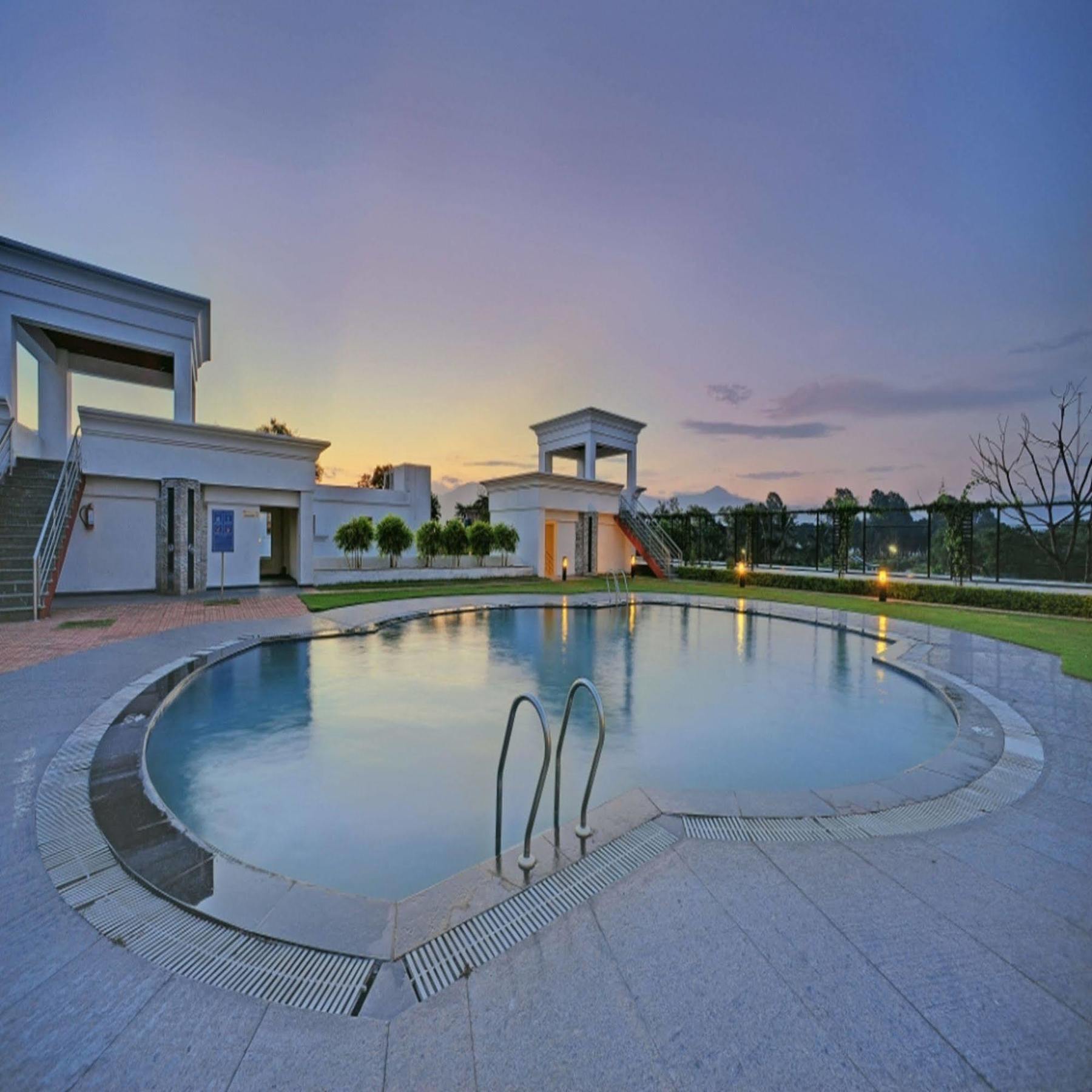 Royal Sarovar Portico Siliguri Exterior photo
